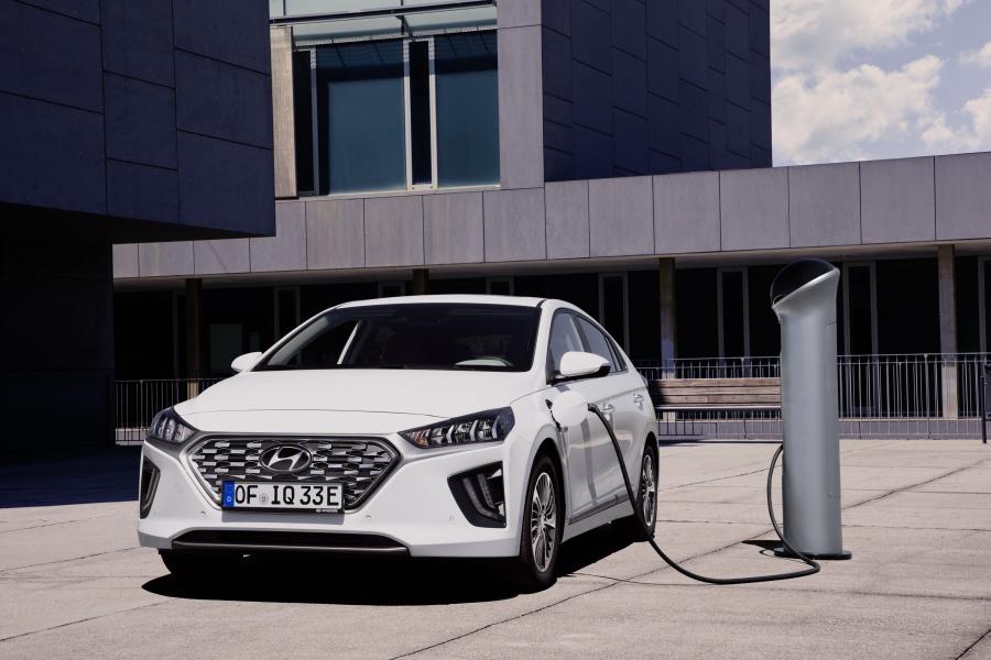  Hyundai IONIQ plug-in (AE) 2019 года  (WW) (фото 24 из 45)